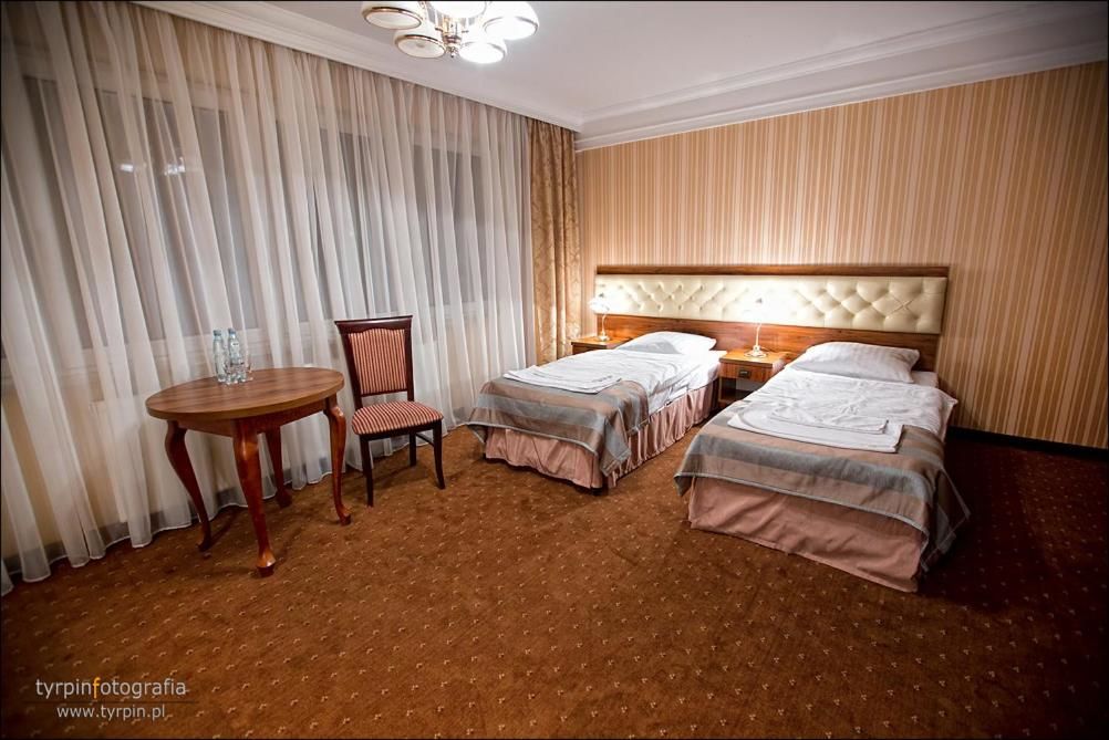 Отель Hotel Gold Дембица-8