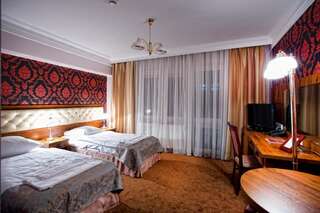 Отель Hotel Gold Дембица Двухместный номер с 1 кроватью или 2 отдельными кроватями-4