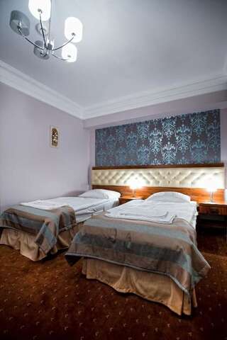 Отель Hotel Gold Дембица Двухместный номер с 1 кроватью или 2 отдельными кроватями-5